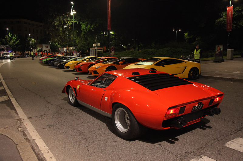 Illustration for article titled Why A Fleet Of 350 Lamborghinis Is Currently Driving Across Italy